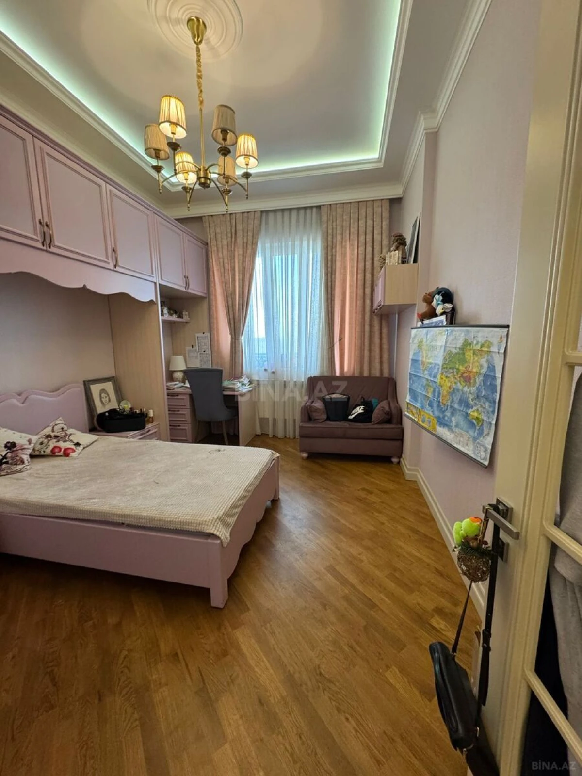 Satılır 4 otaqlı mənzil 160 m²