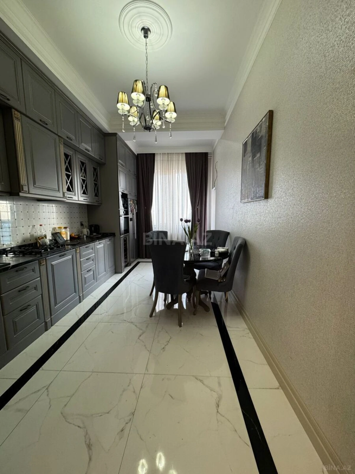 Satılır 4 otaqlı mənzil 160 m²