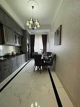 Satılır 4 otaqlı mənzil 160 m²