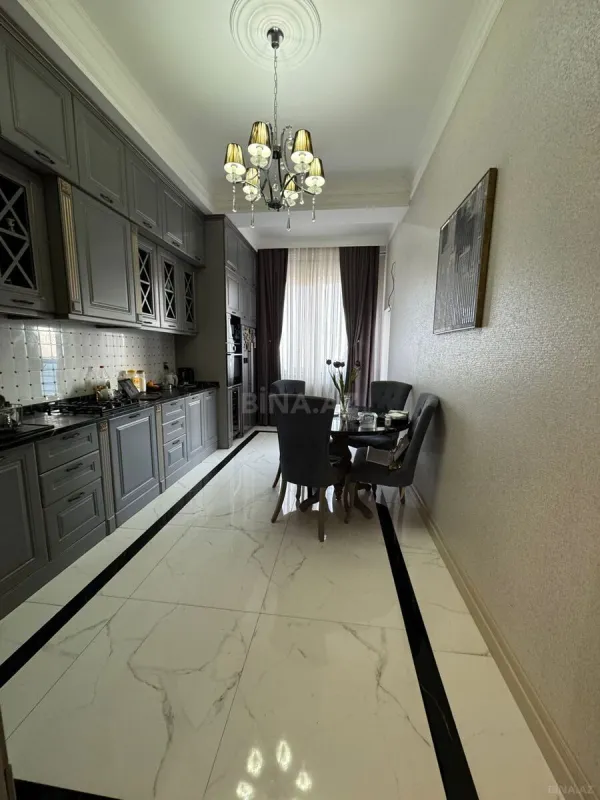Satılır 4 otaqlı mənzil 160 m²