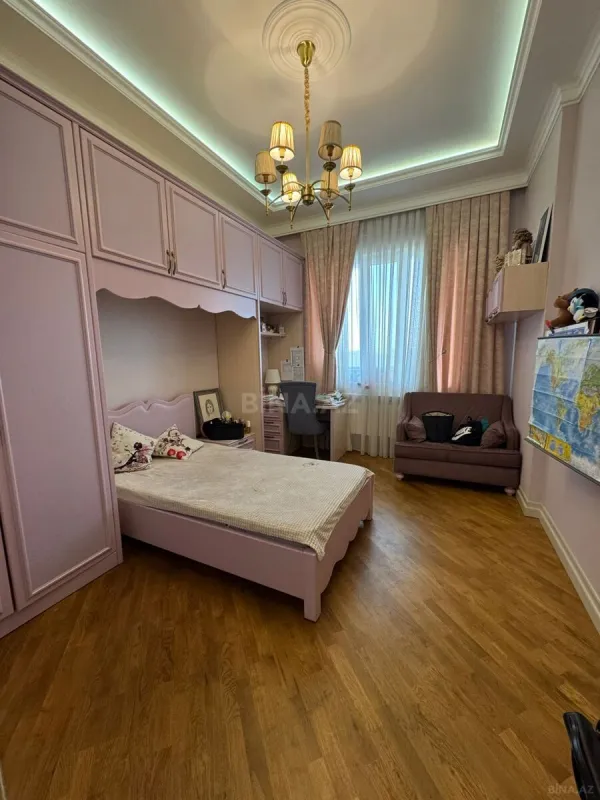 Satılır 4 otaqlı mənzil 160 m²