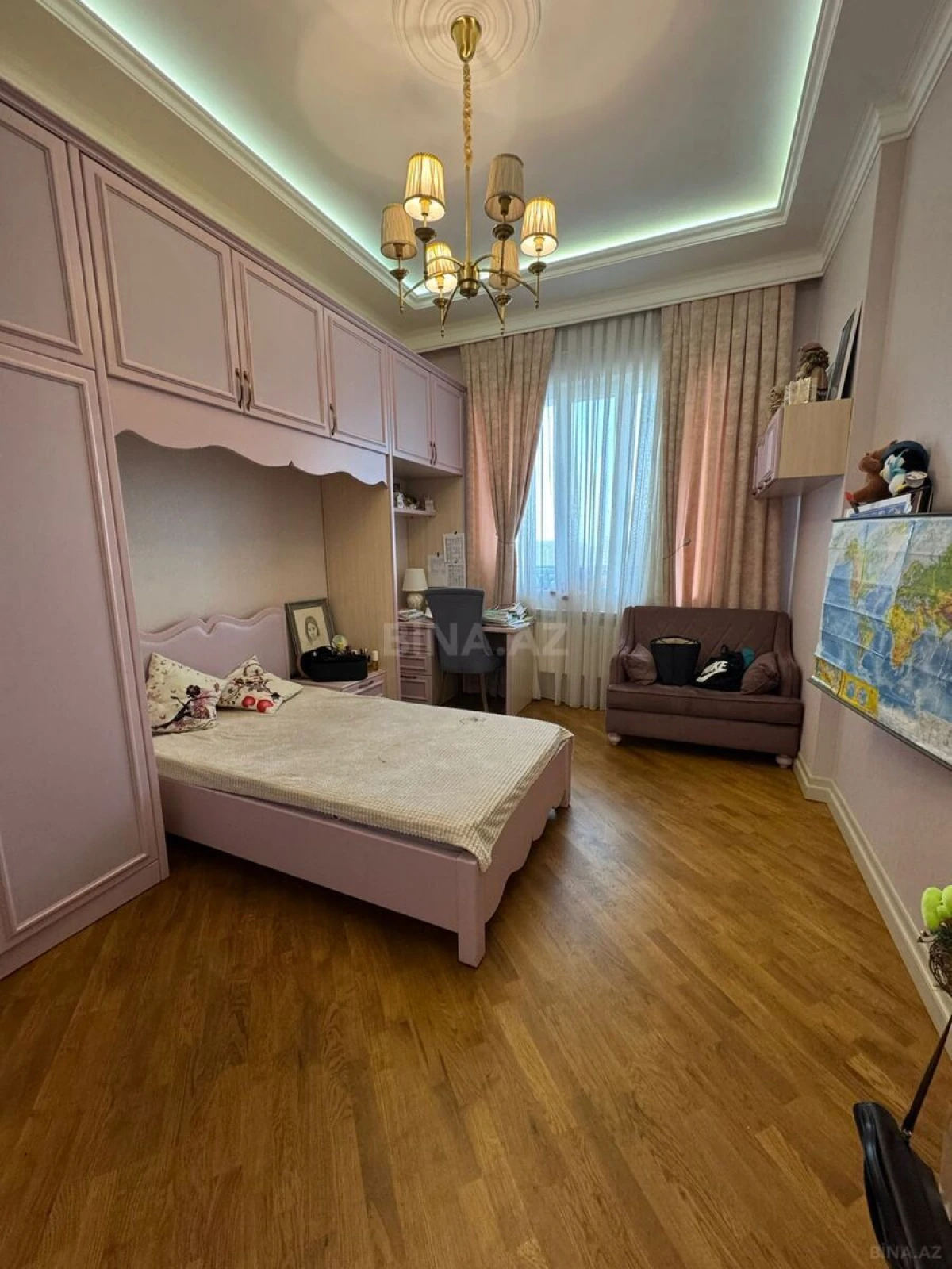 Satılır 4 otaqlı mənzil 160 m²