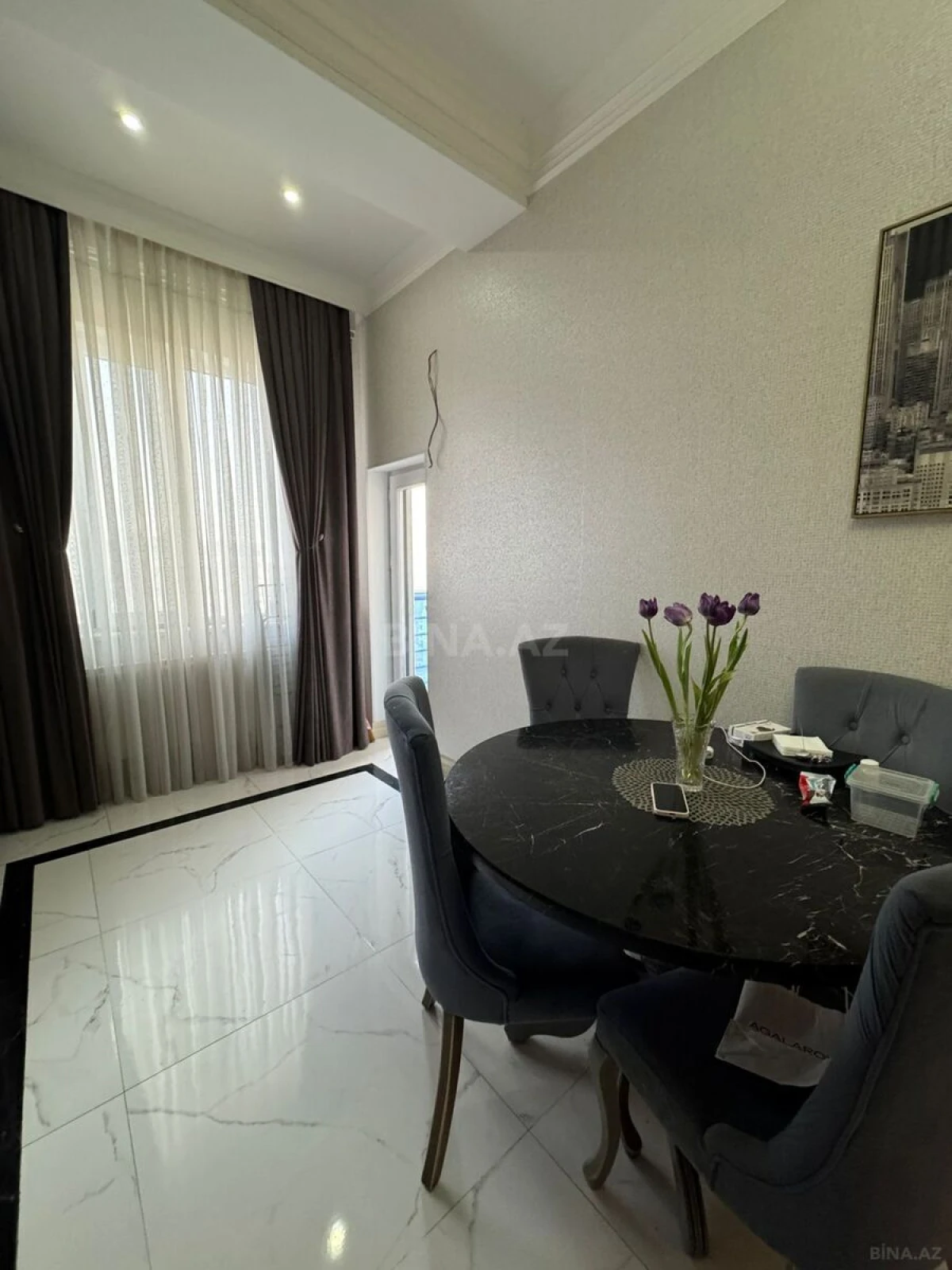 Satılır 4 otaqlı mənzil 160 m²
