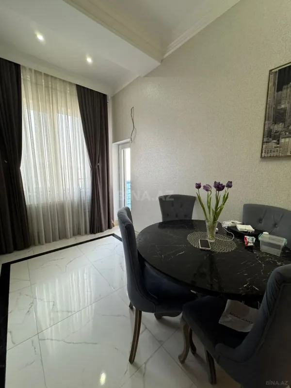 Satılır 4 otaqlı mənzil 160 m²