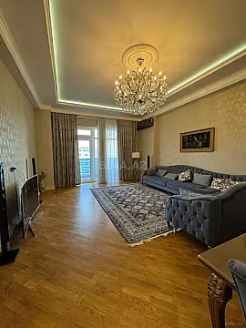 Satılır 4 otaqlı mənzil 160 m²