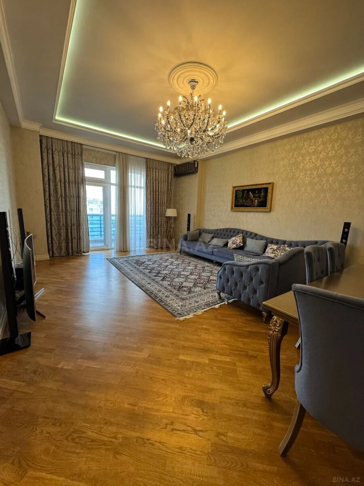 Satılır 4 otaqlı mənzil 160 m²