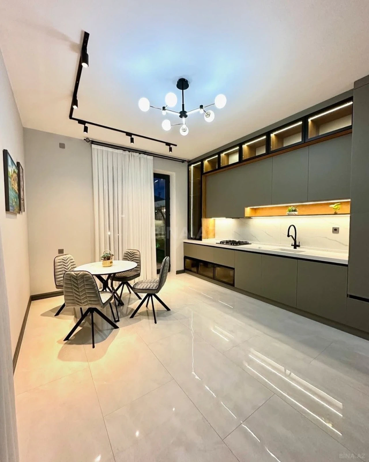 Kirayə verilir 5 otaqlı həyət evi 400 m²