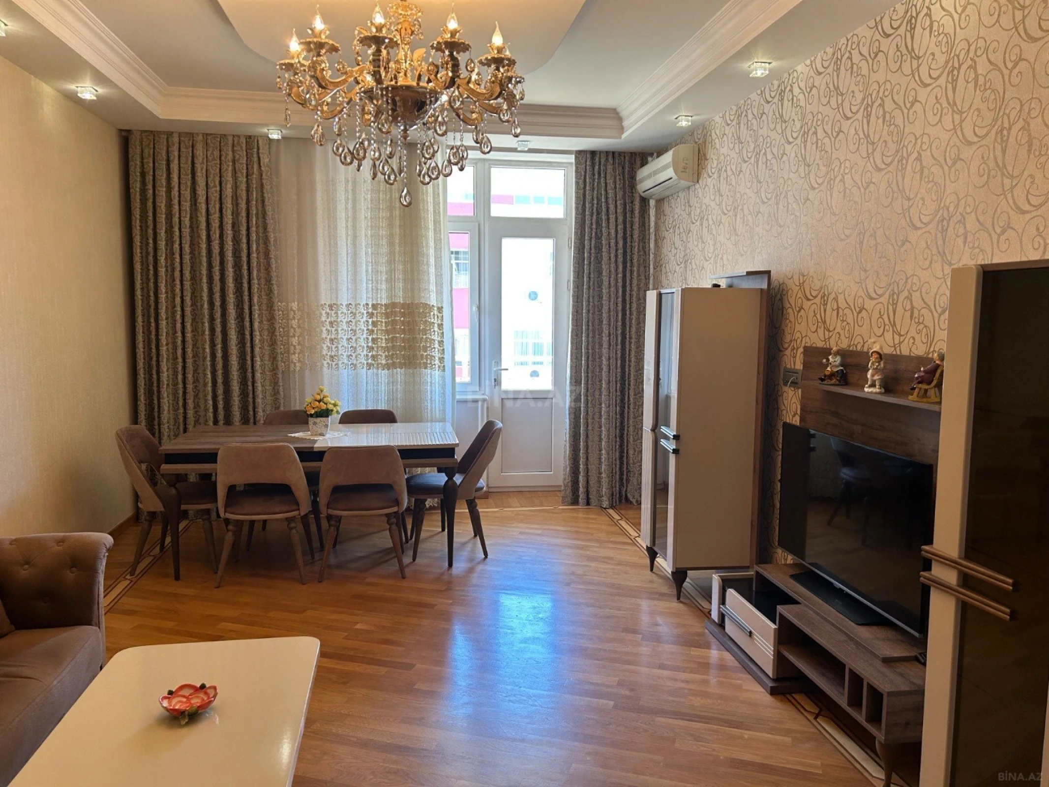 Satılır 3 otaqlı mənzil 135 m²