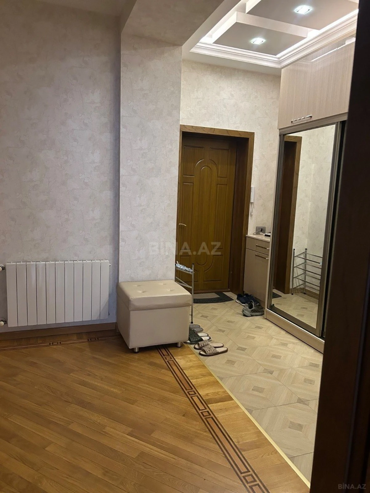 Satılır 3 otaqlı mənzil 135 m²