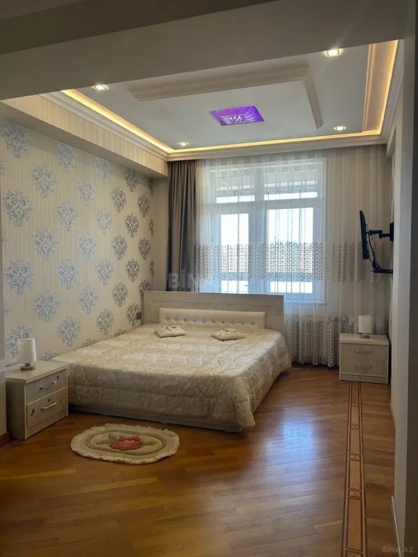 Satılır 3 otaqlı mənzil 135 m²