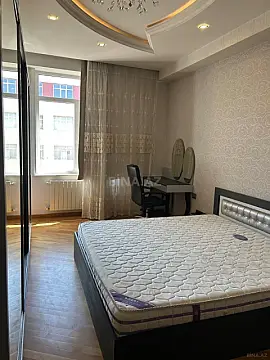 Satılır 3 otaqlı mənzil 135 m²
