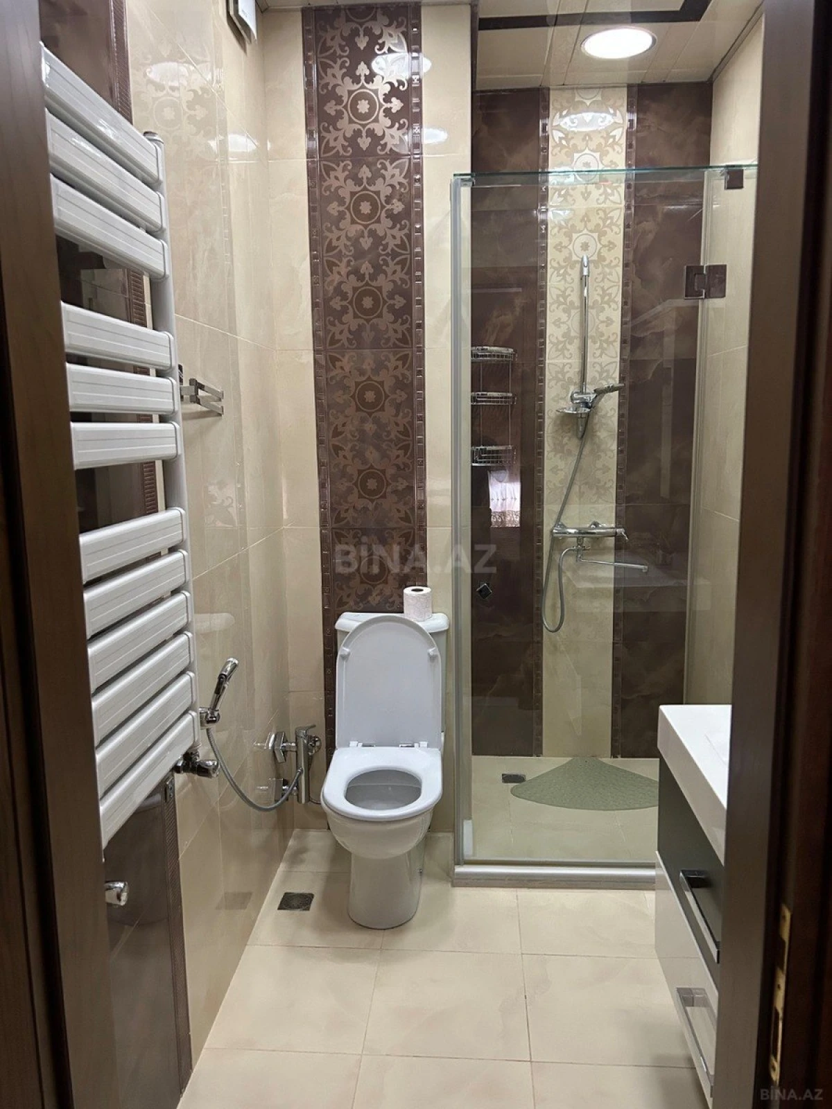 Satılır 3 otaqlı mənzil 135 m²