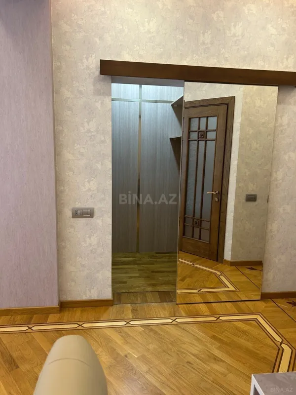 Satılır 3 otaqlı mənzil 135 m²