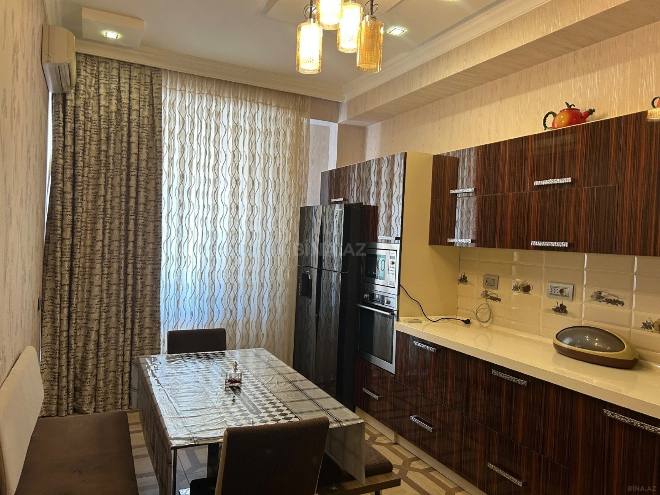 Satılır 3 otaqlı mənzil 135 m²