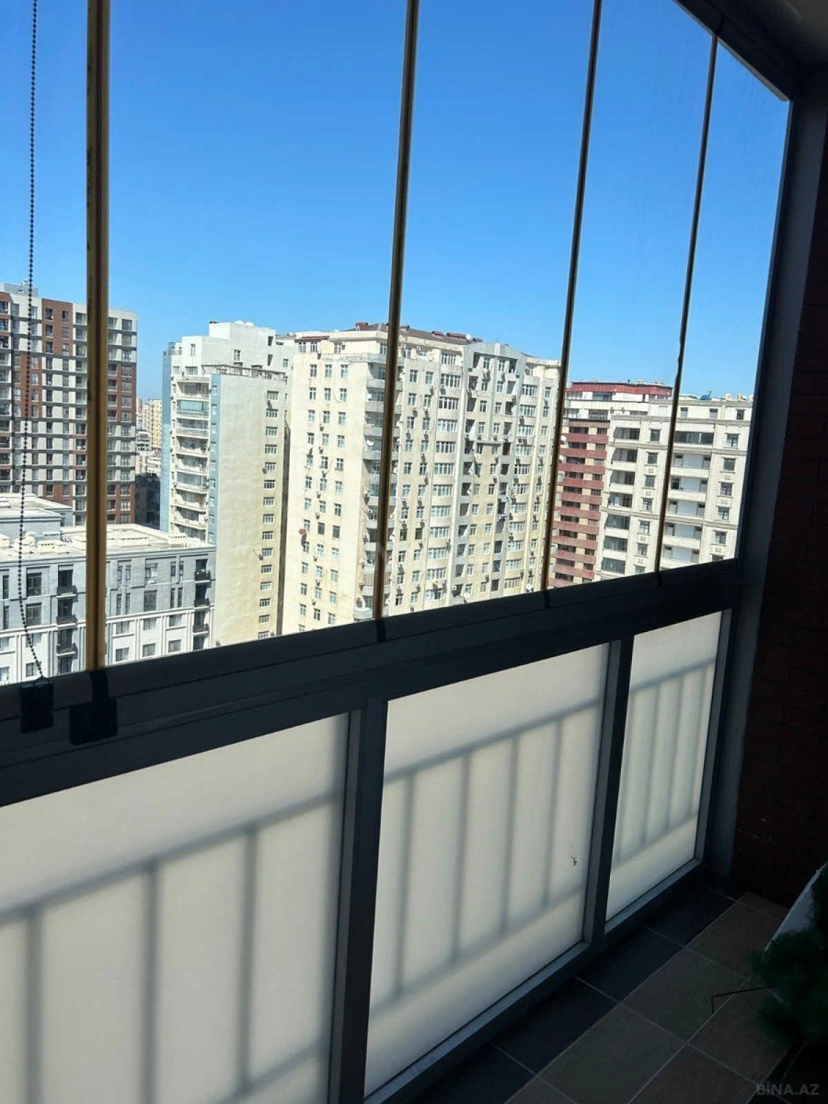 Satılır 3 otaqlı mənzil 135 m²