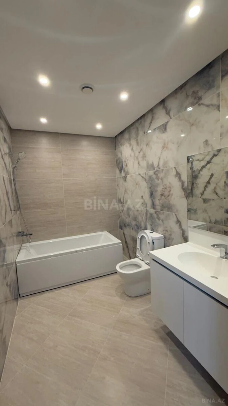 Kirayə verilir 4 otaqlı mənzil 205 m²