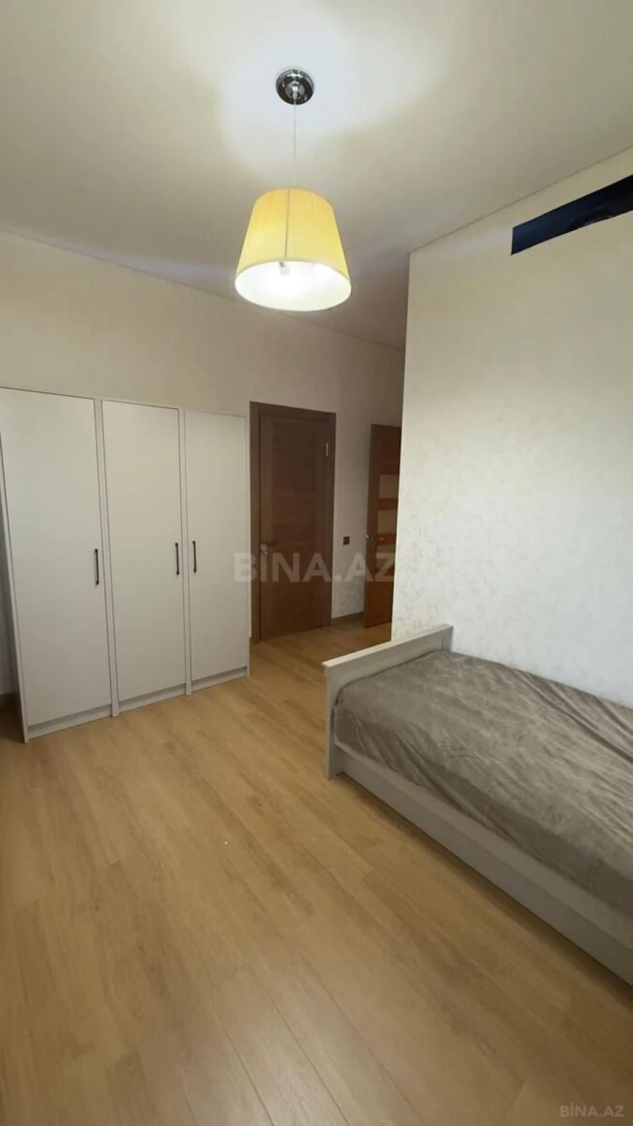 Kirayə verilir 4 otaqlı mənzil 205 m²