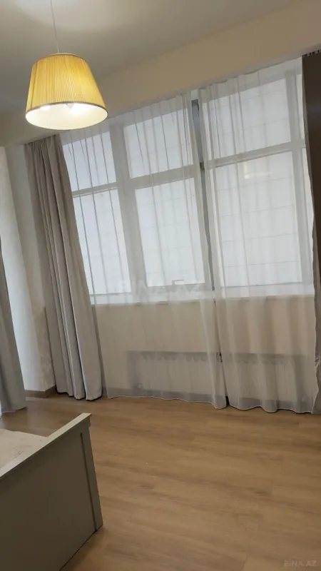 Kirayə verilir 4 otaqlı mənzil 205 m²
