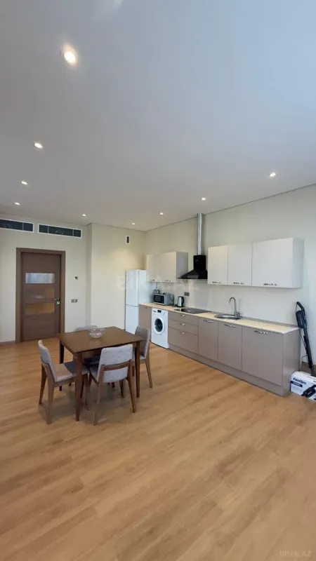 Kirayə verilir 4 otaqlı mənzil 205 m²