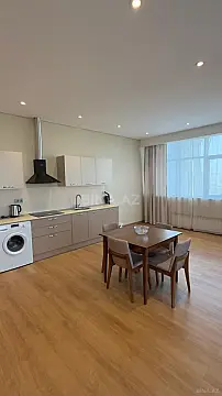 Kirayə verilir 4 otaqlı mənzil 205 m²