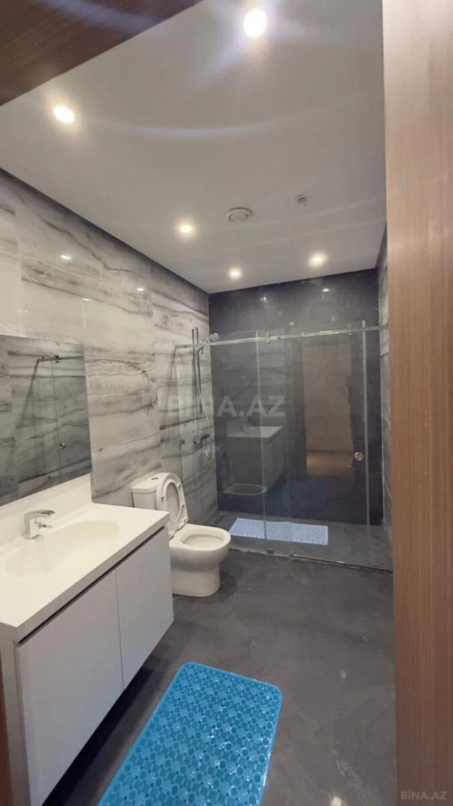 Kirayə verilir 4 otaqlı mənzil 205 m²