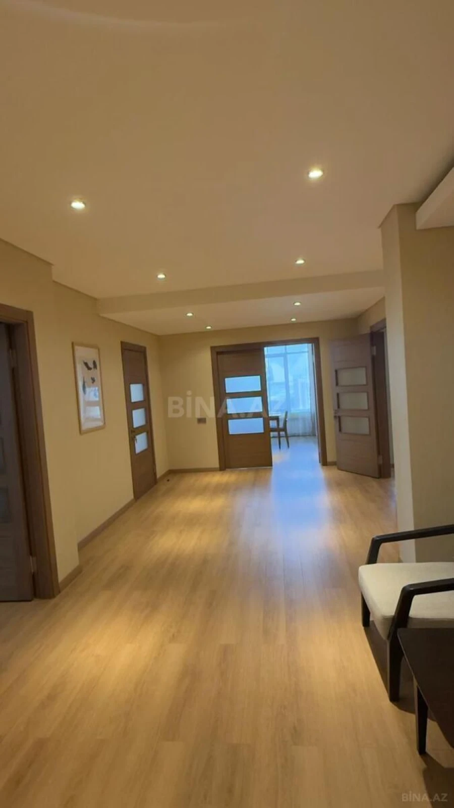 Kirayə verilir 4 otaqlı mənzil 205 m²