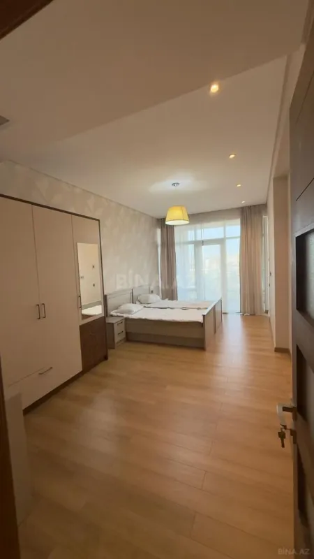 Kirayə verilir 4 otaqlı mənzil 205 m²