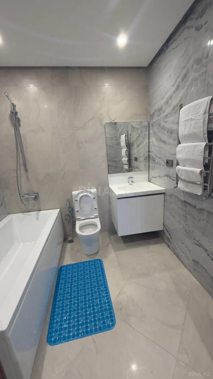 Kirayə verilir 4 otaqlı mənzil 205 m²