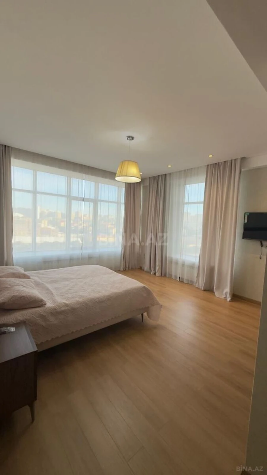 Kirayə verilir 4 otaqlı mənzil 205 m²