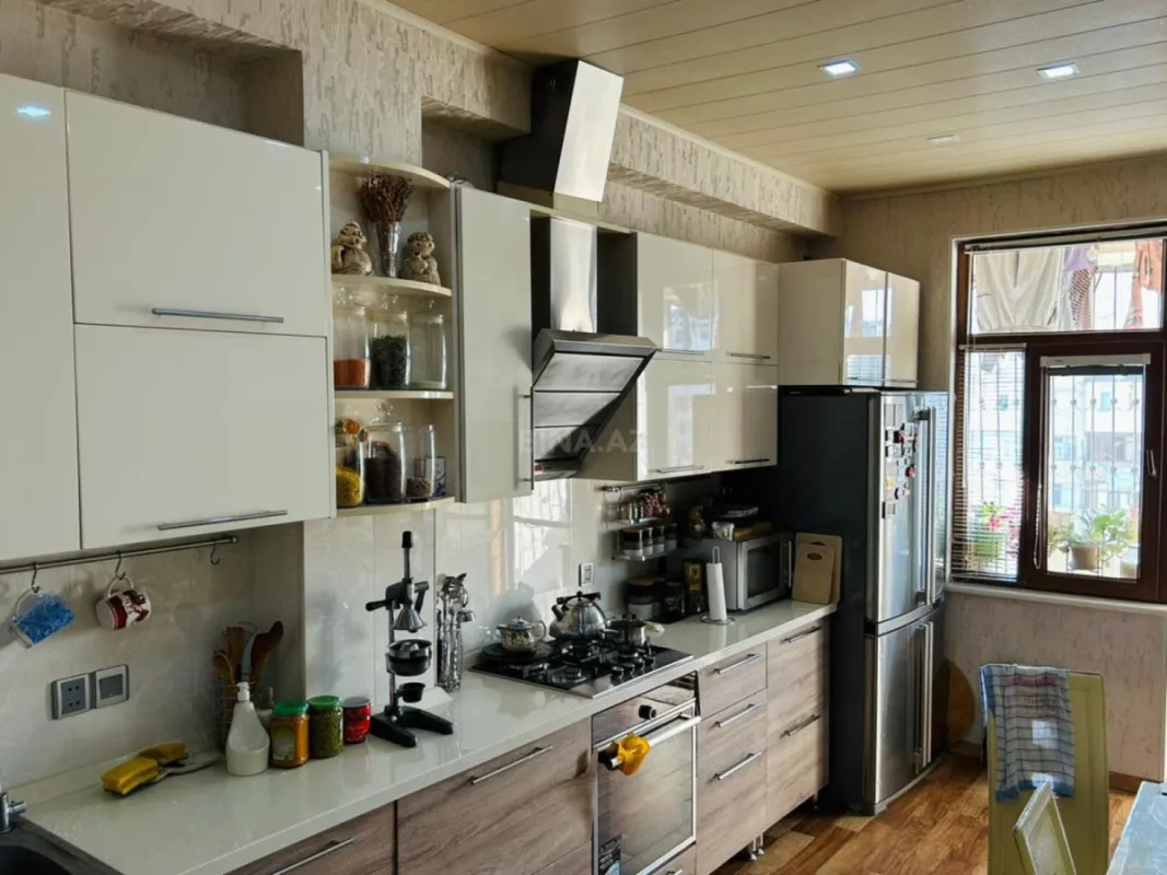 Satılır 5 otaqlı mənzil 180 m²