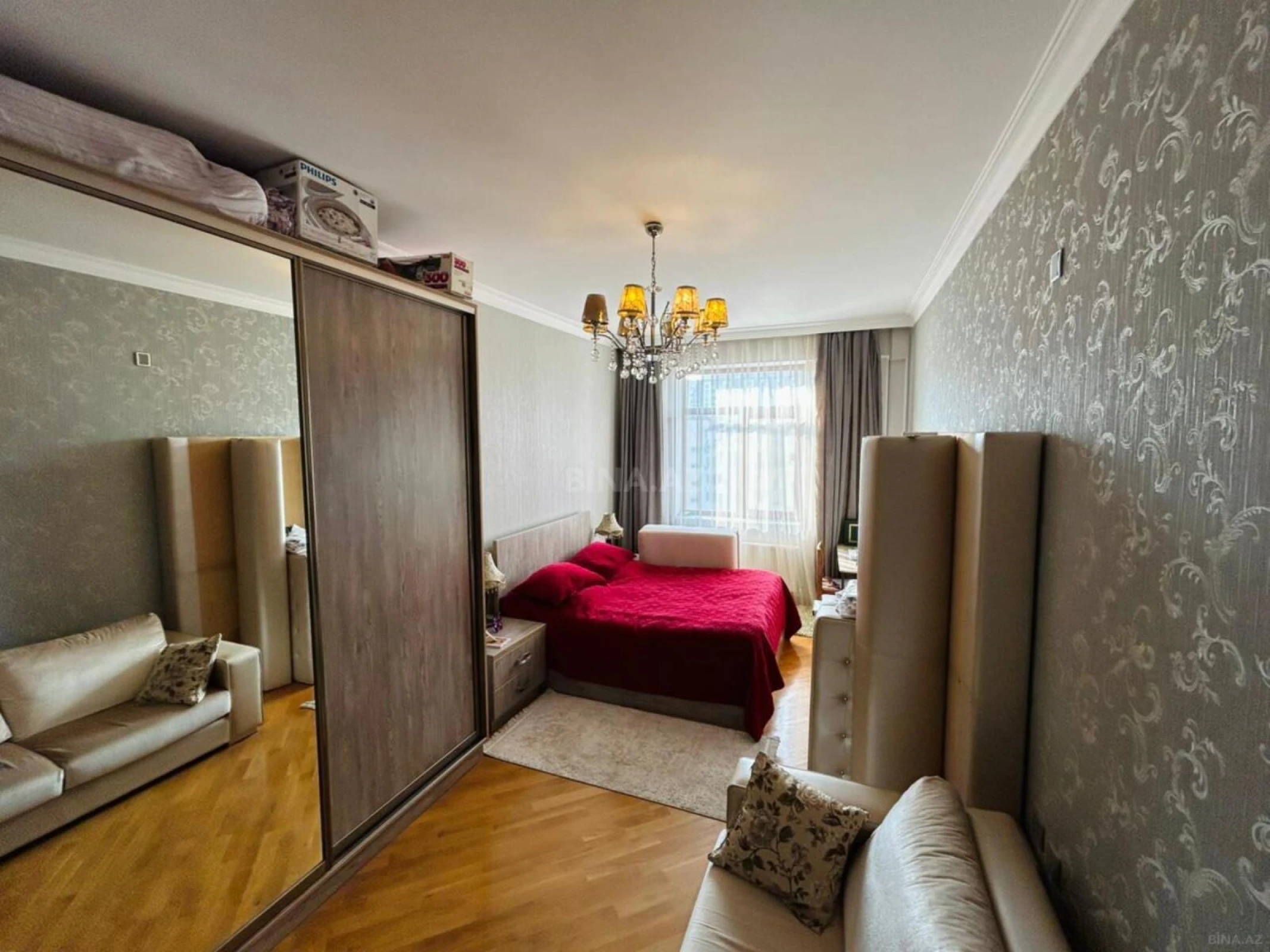 Satılır 5 otaqlı mənzil 180 m²