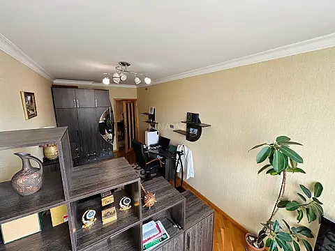 Satılır 5 otaqlı mənzil 180 m²