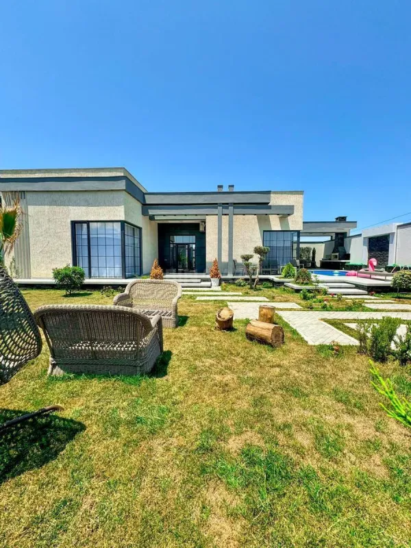 Satılır 4 otaqlı həyət evi 200 m²