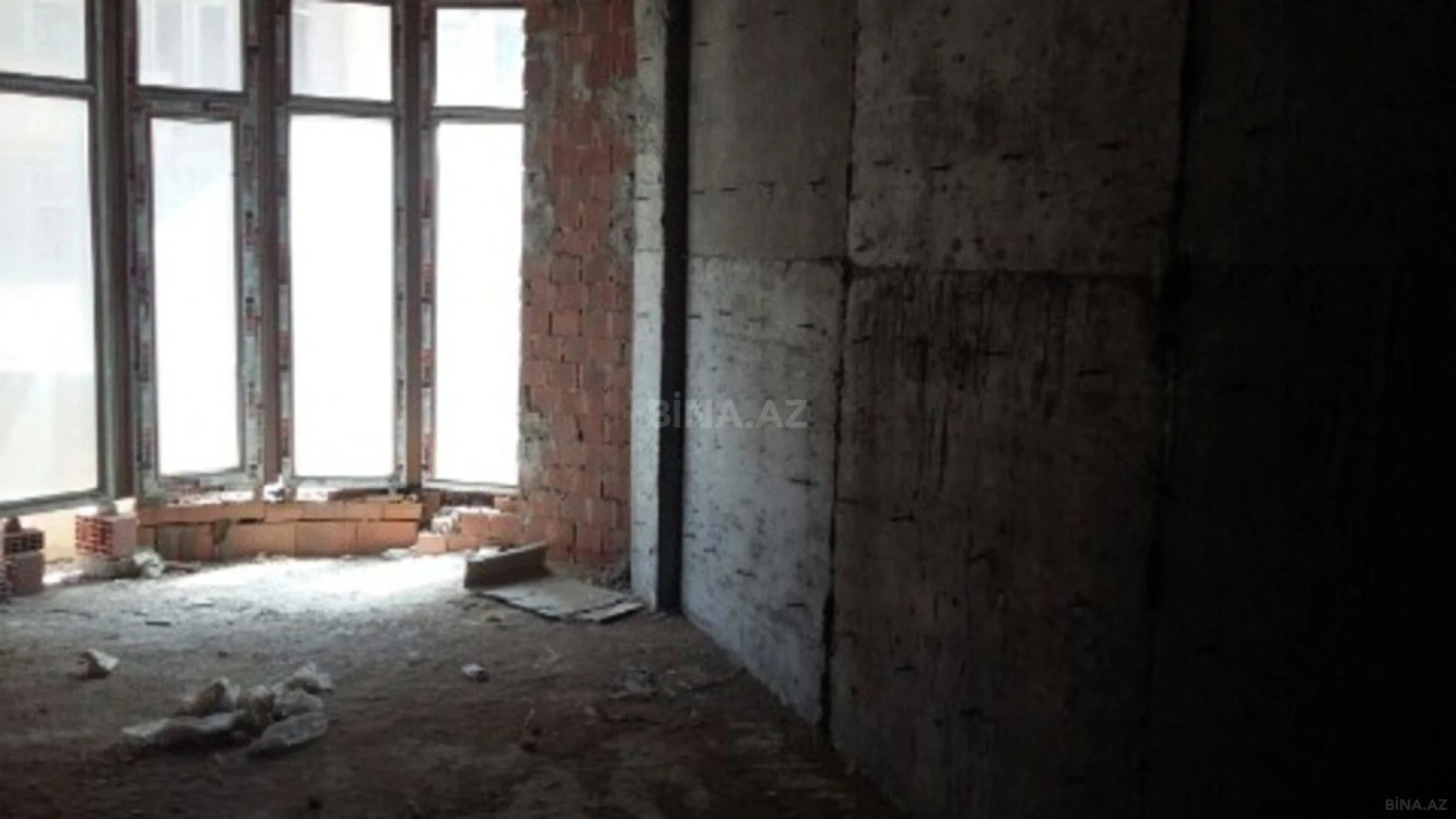 Satılır 3 otaqlı mənzil 156 m²