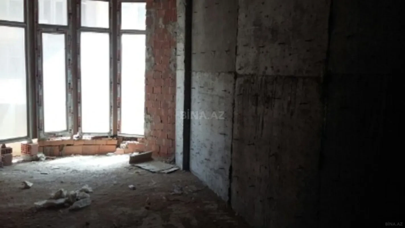 Satılır 3 otaqlı mənzil 156 m²
