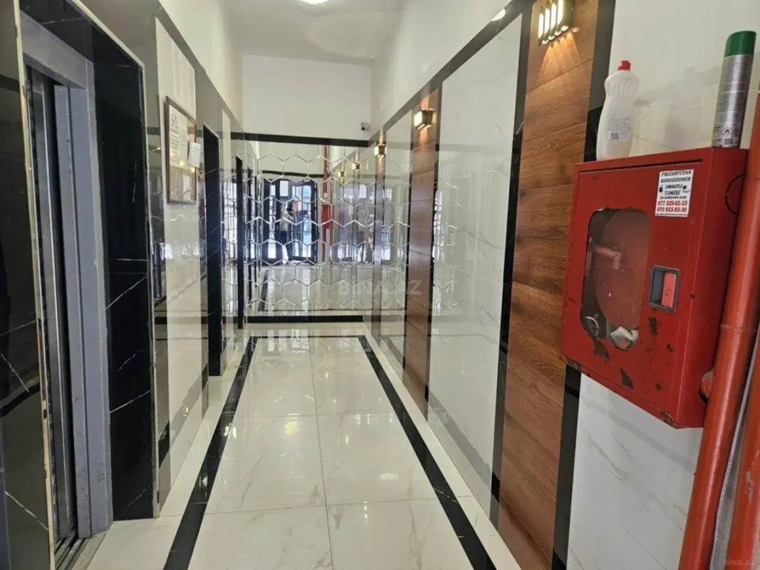Satılır 3 otaqlı mənzil 156 m²