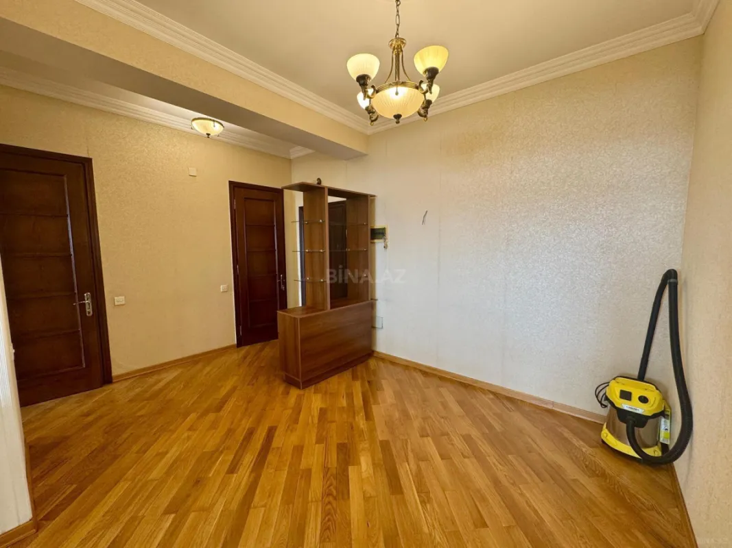 Kirayə verilir 4 otaqlı mənzil 150 m²