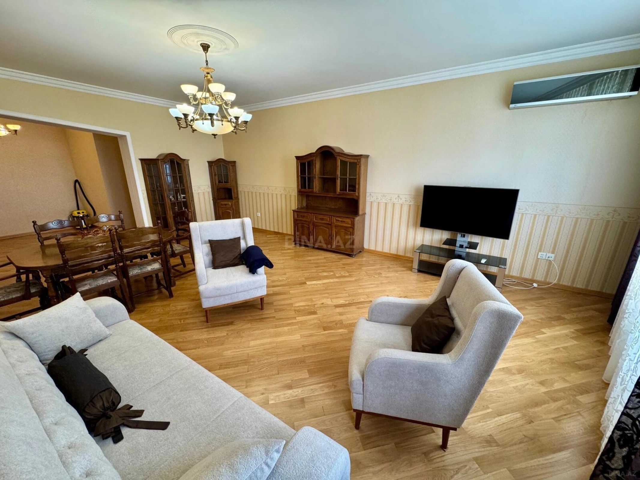 Kirayə verilir 4 otaqlı mənzil 150 m²