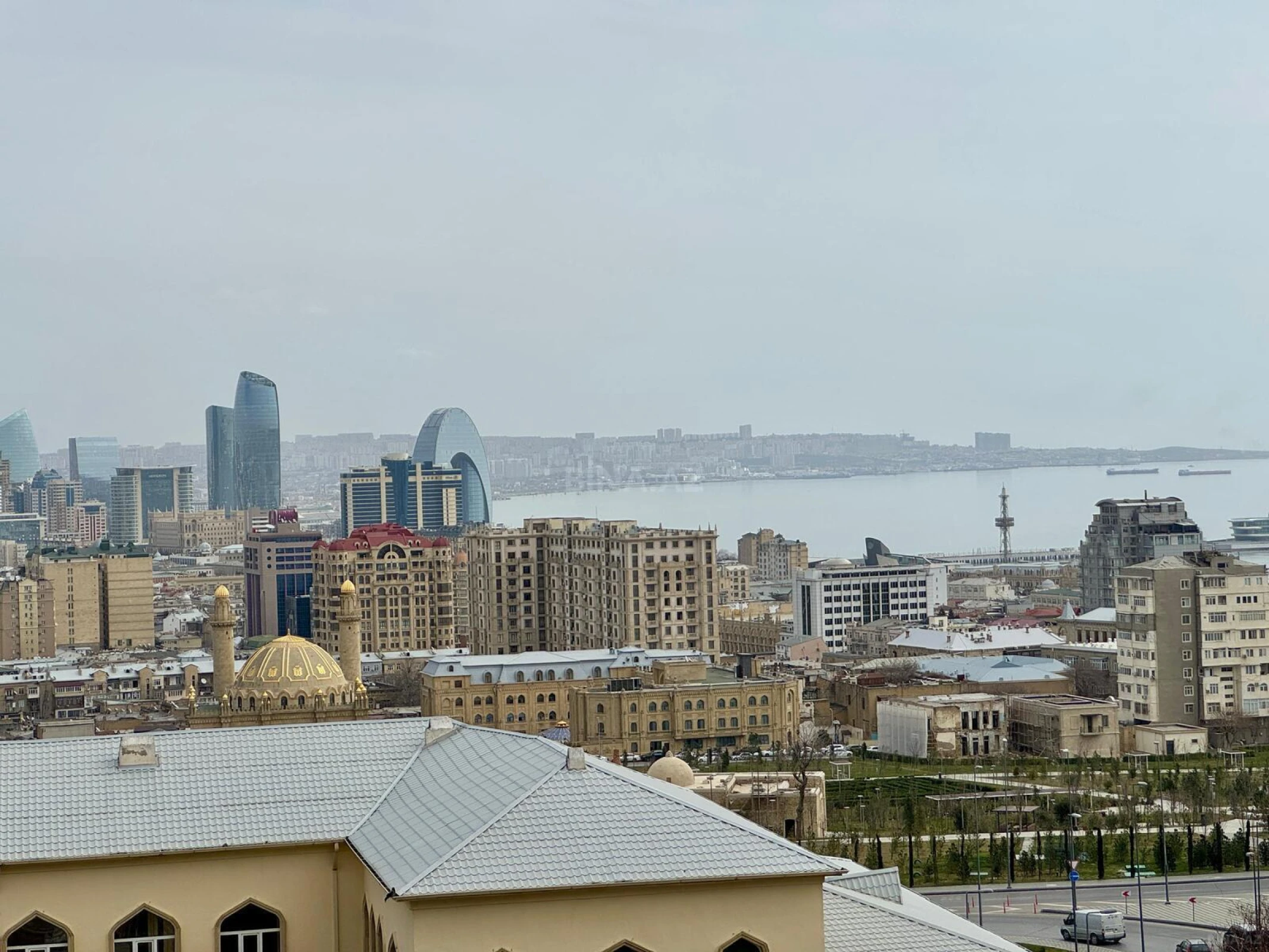 Kirayə verilir 4 otaqlı mənzil 150 m²