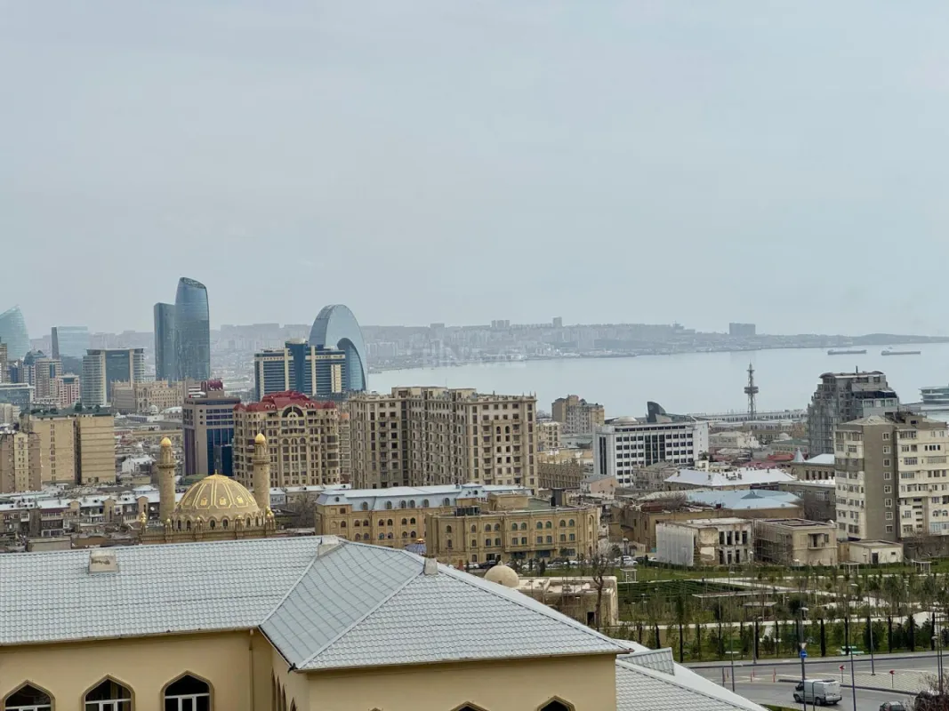 Kirayə verilir 4 otaqlı mənzil 150 m²