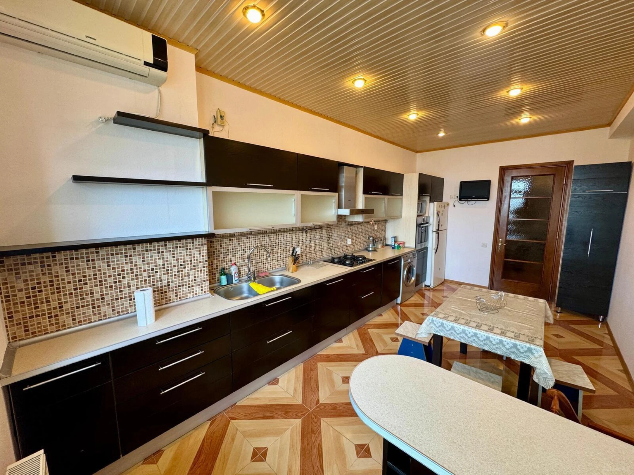 Kirayə verilir 4 otaqlı mənzil 150 m²