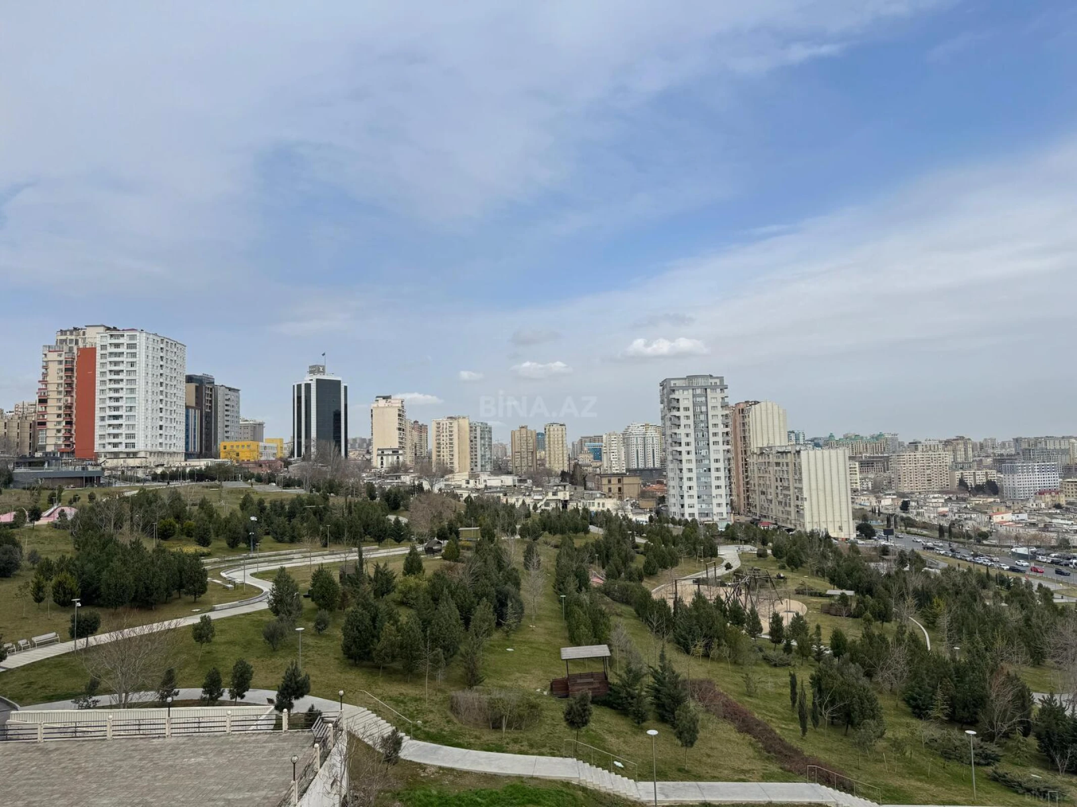 Kirayə verilir 4 otaqlı mənzil 150 m²