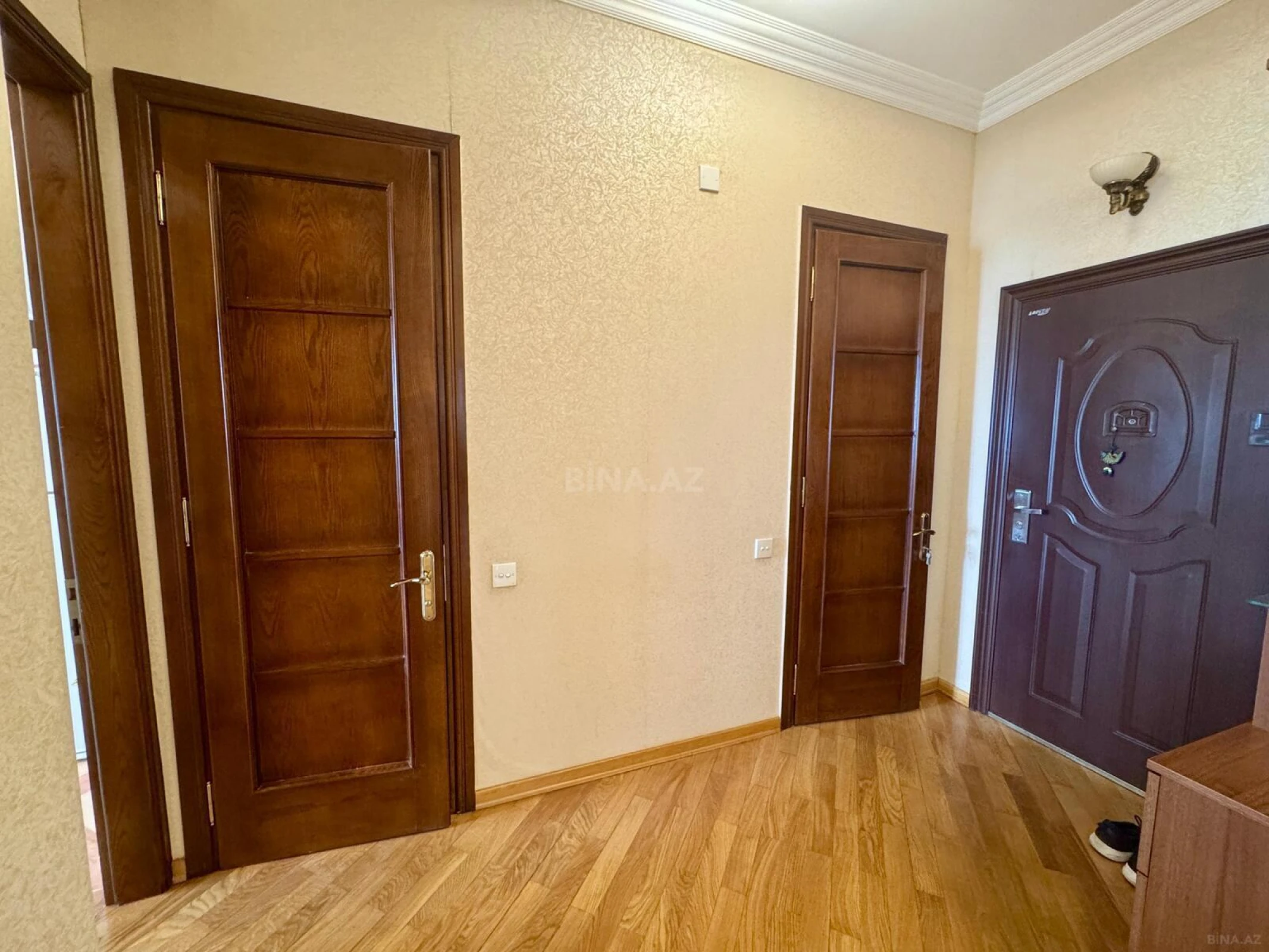 Kirayə verilir 4 otaqlı mənzil 150 m²