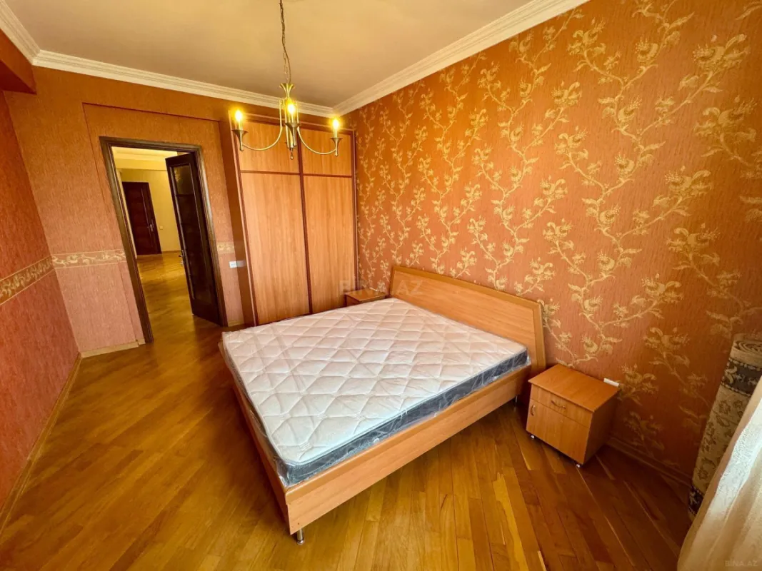 Kirayə verilir 4 otaqlı mənzil 150 m²