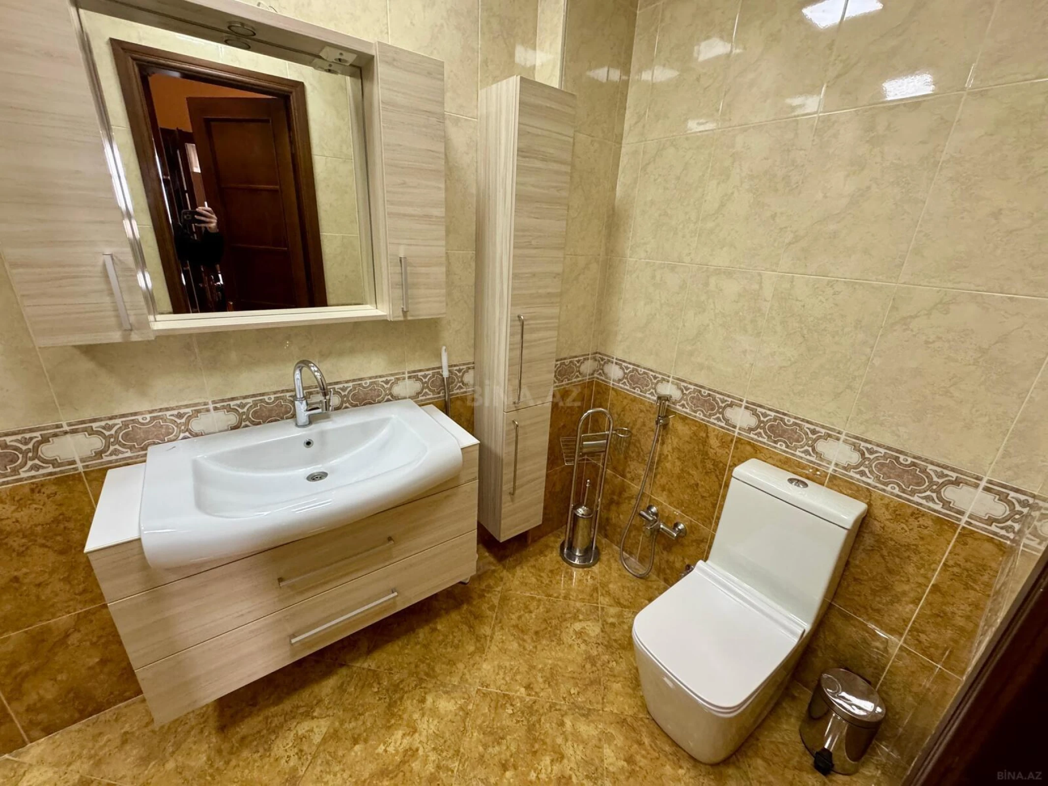 Kirayə verilir 4 otaqlı mənzil 150 m²