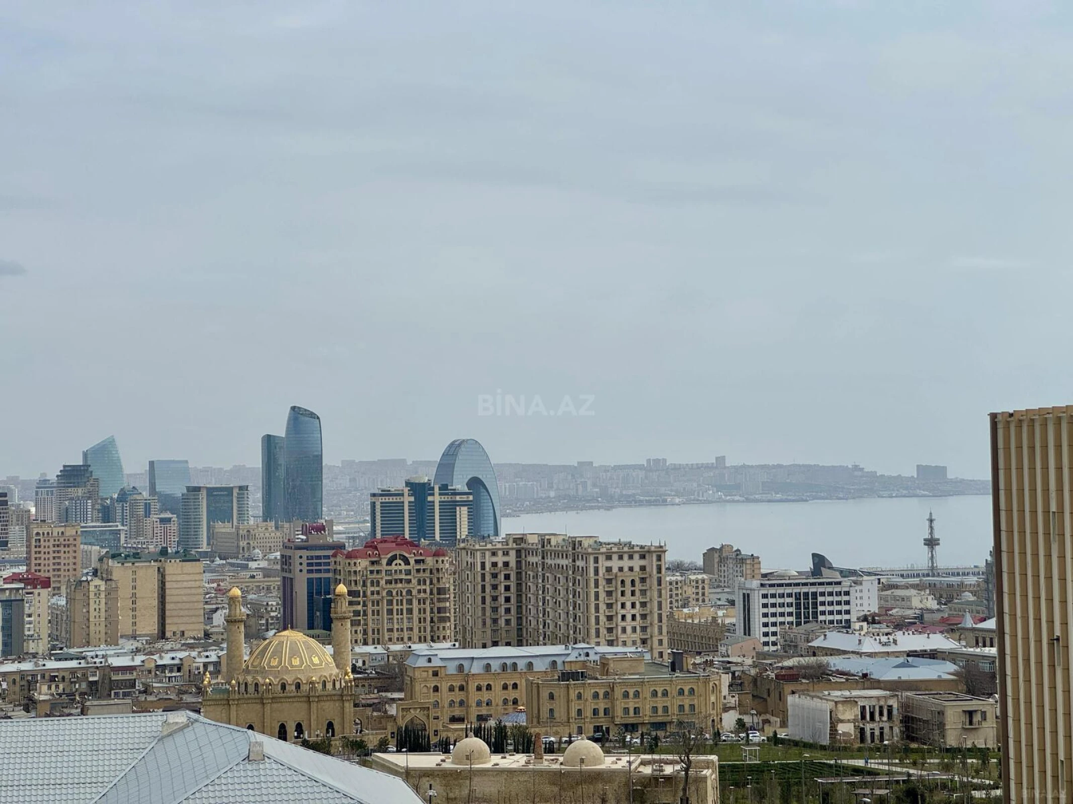 Kirayə verilir 4 otaqlı mənzil 150 m²