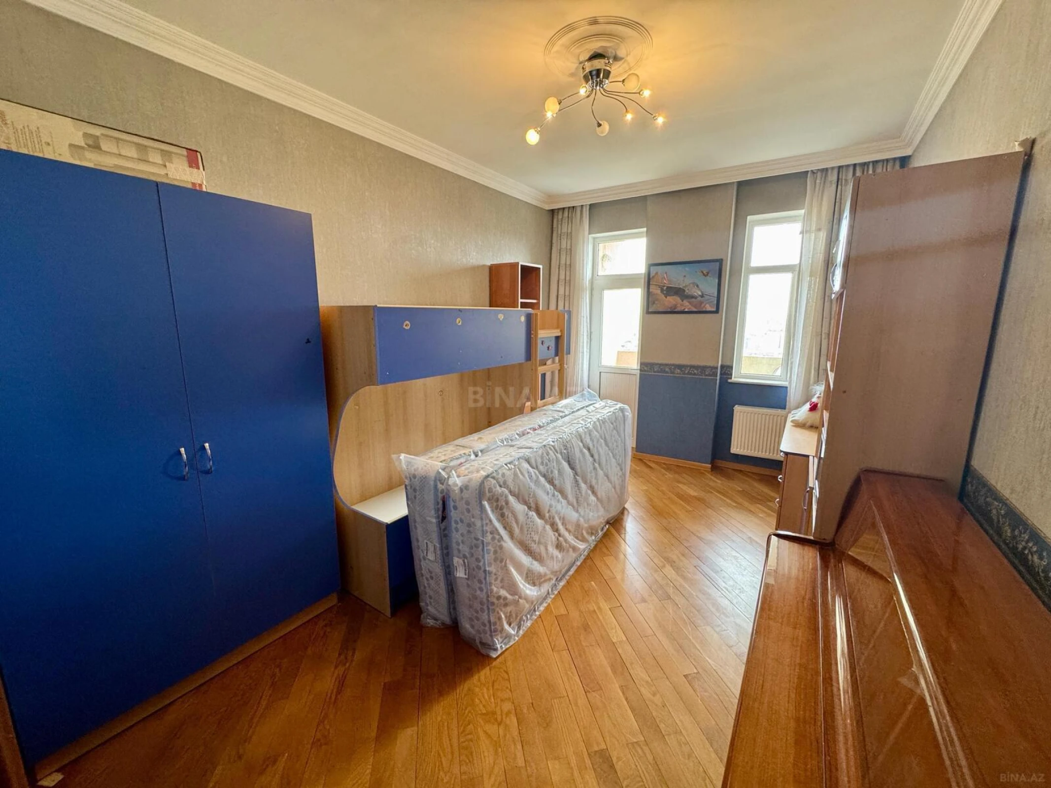 Kirayə verilir 4 otaqlı mənzil 150 m²