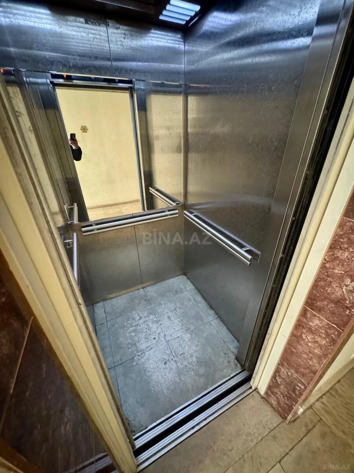 Kirayə verilir 4 otaqlı mənzil 150 m²