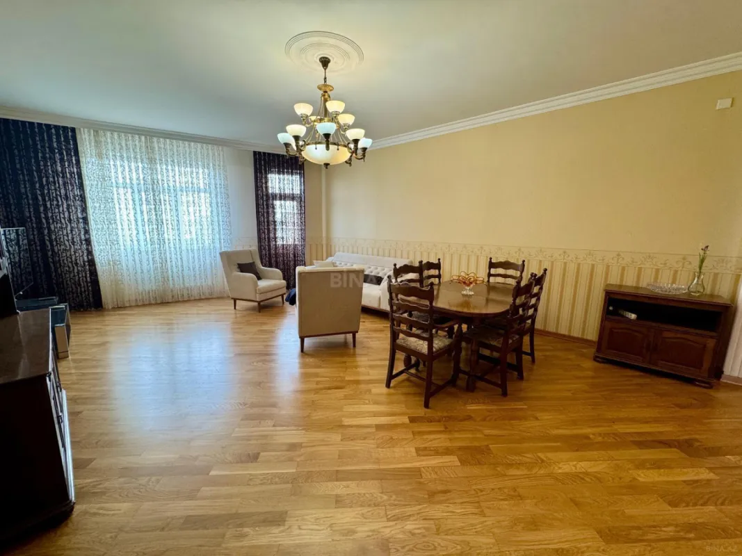 Kirayə verilir 4 otaqlı mənzil 150 m²