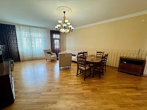 Kirayə verilir 4 otaqlı mənzil 150 m²